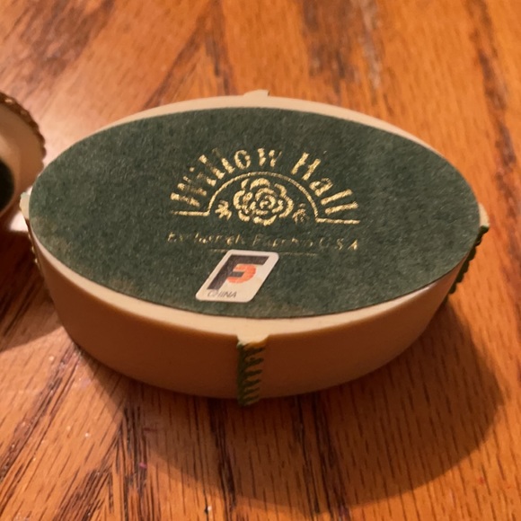 Vintage Willow Hall Victorian shoe trinket box - Picture 3 of 7